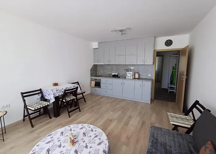 Sunny Holidays Apartment *